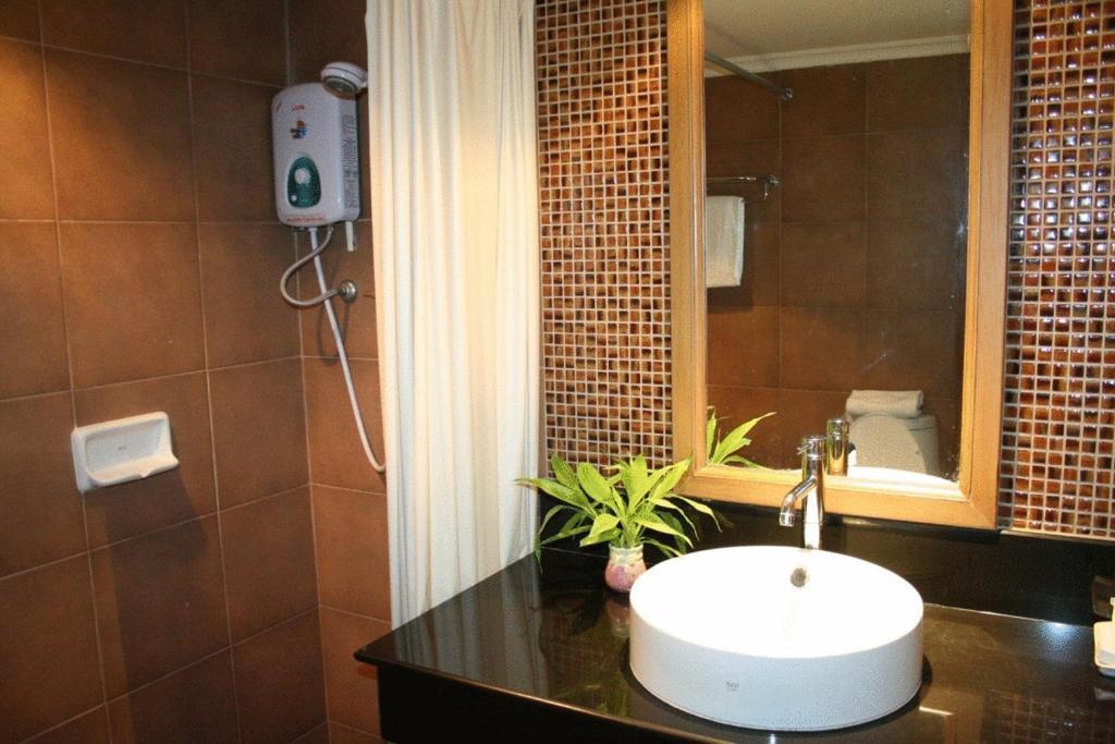 Down Town Inn, Chiang Mai Extérieur photo